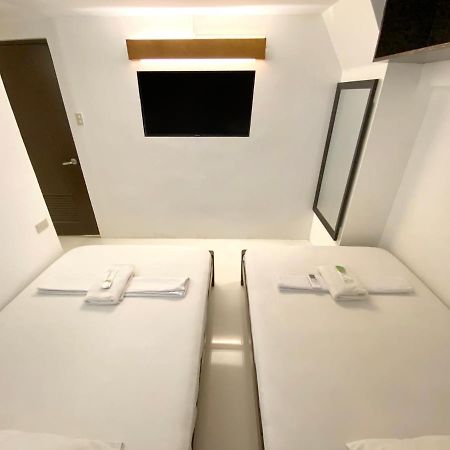 Hotel E Relaxed Haven Transient House à Pasay Extérieur photo