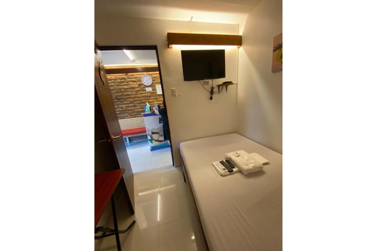 Hotel E Relaxed Haven Transient House à Pasay Extérieur photo