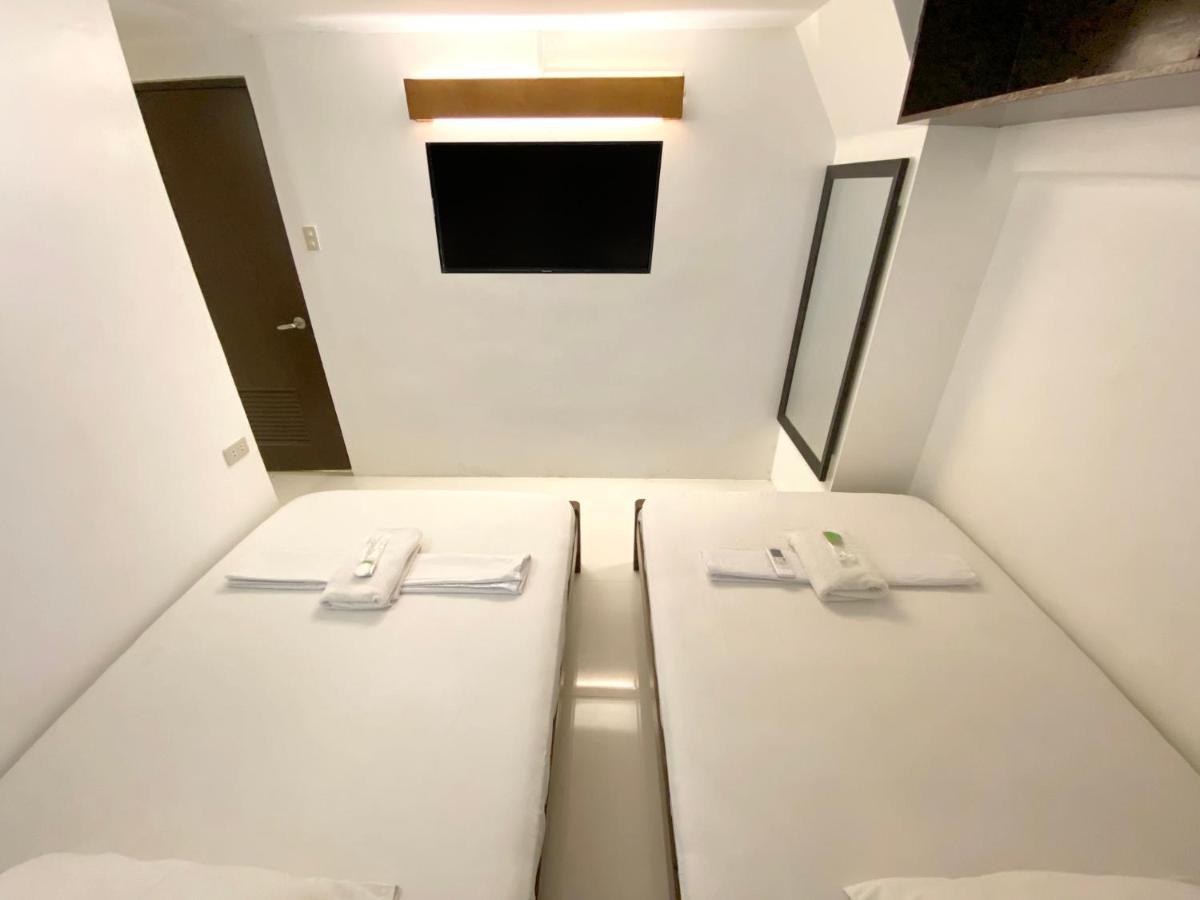 Hotel E Relaxed Haven Transient House à Pasay Extérieur photo