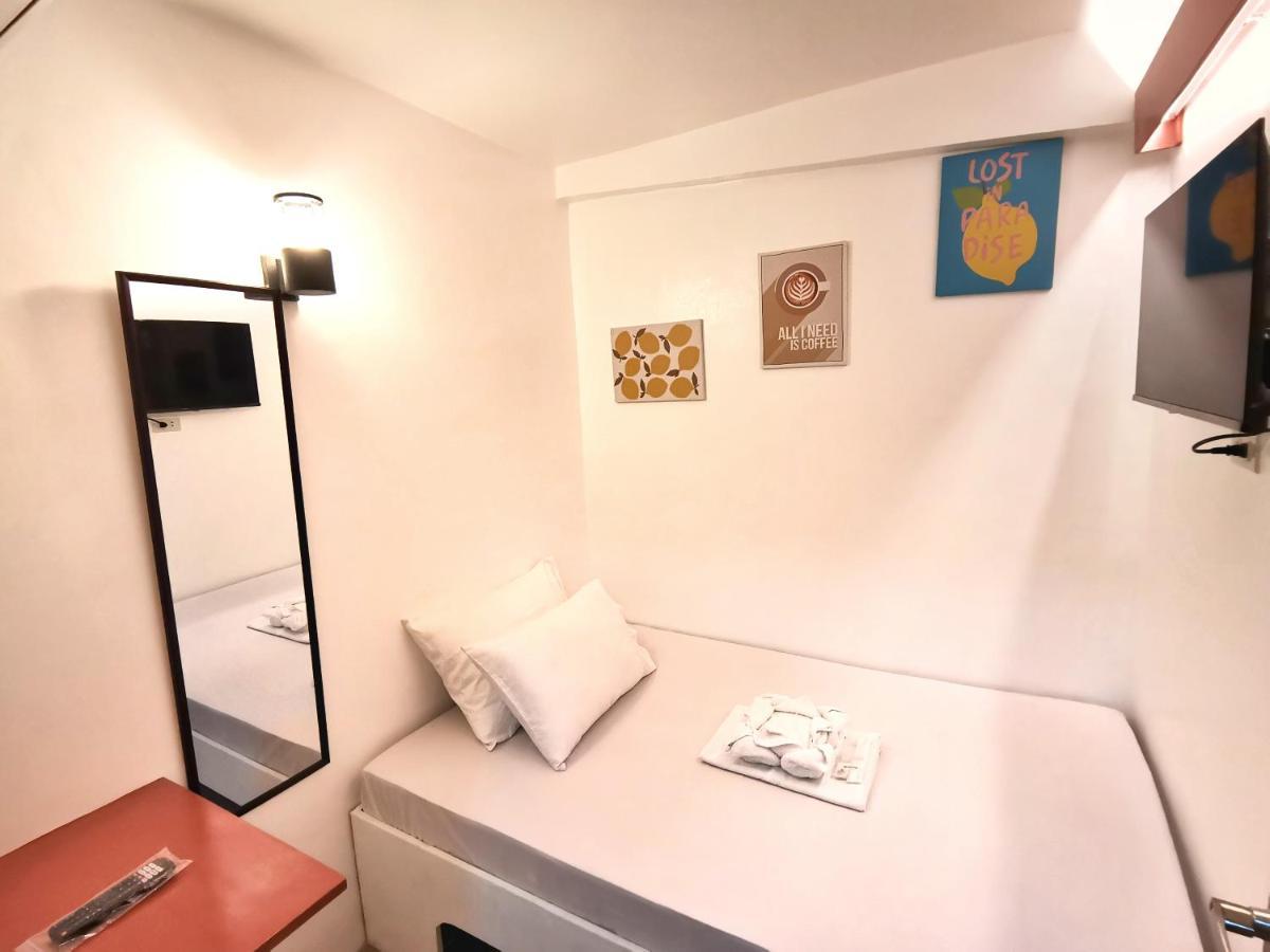Hotel E Relaxed Haven Transient House à Pasay Extérieur photo